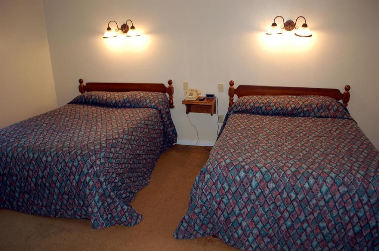 Maple Leaf Motel Schroon Lake Exterior foto