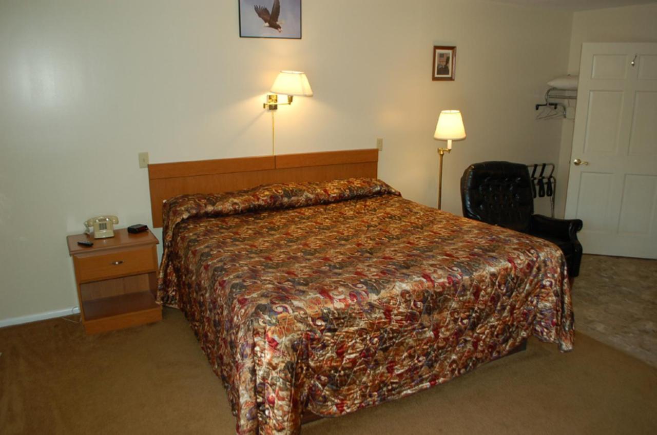 Maple Leaf Motel Schroon Lake Exterior foto